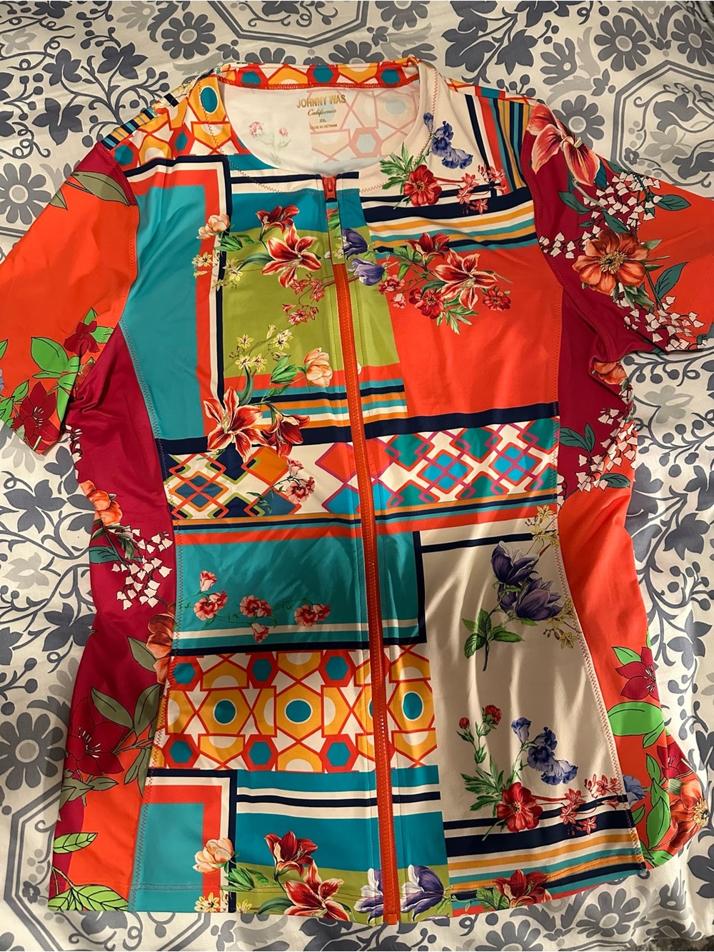 Johnny Was women’s Full zip Surf Shirt w/UPF 50% plus sun protection. NWOT